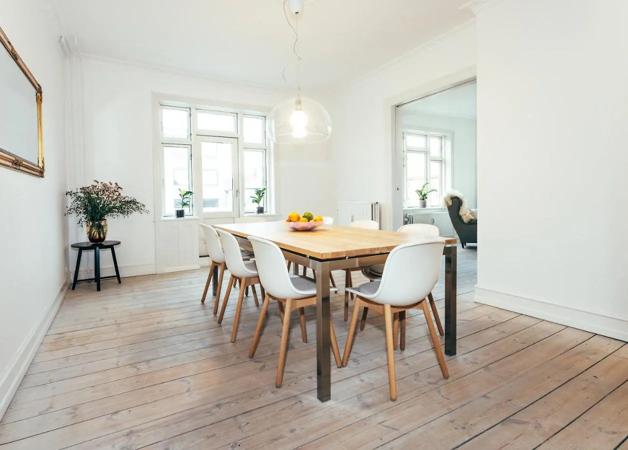Elegant, Evocative And Cosy Home In Osterbro With A Panoramic View. Eco-Friendly. 1Km Harbour/ Beach, 3Km- City Center, 13Km-Airport. Kopenhagen